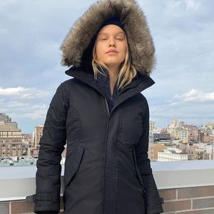 Aritzia TNA Summit Parka Black sz XL